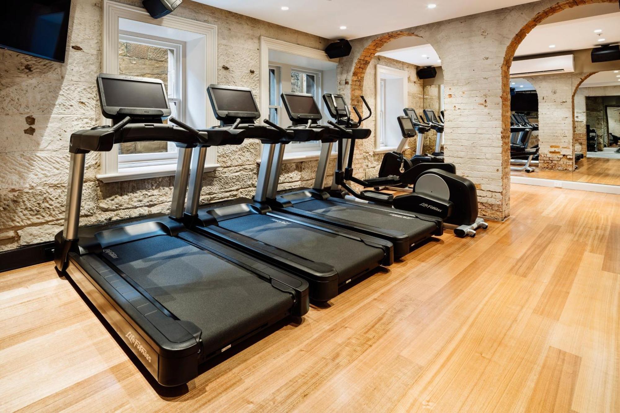 The Tasman, A Luxury Collection Hotel, Χόμπαρτ Εξωτερικό φωτογραφία A row of treadmills