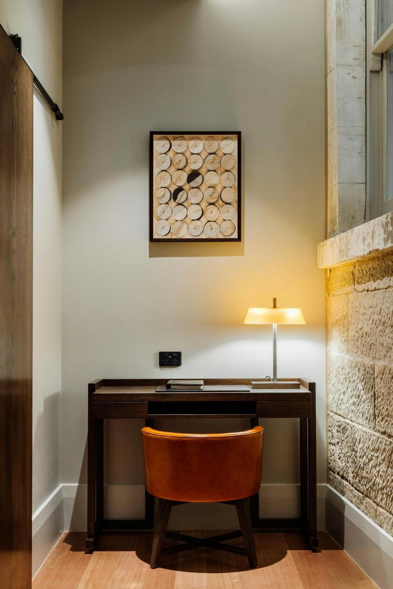 The Tasman, A Luxury Collection Hotel, Χόμπαρτ Εξωτερικό φωτογραφία A work desk in a hotel room